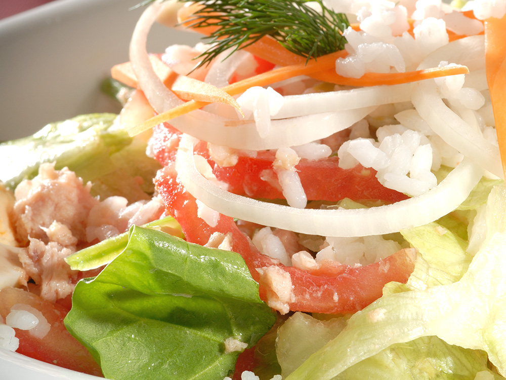 Soğanlı Ton Balıklı Salata Tarifi